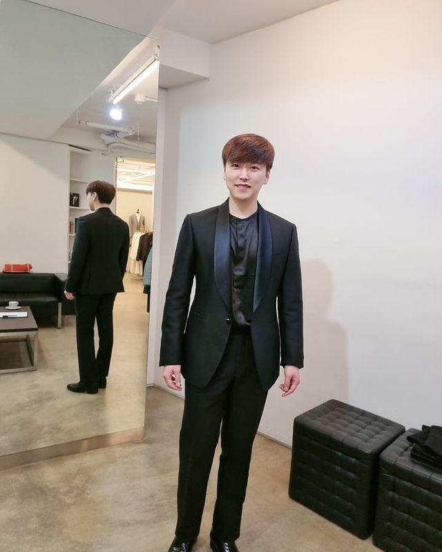 Super Junior member Lee Sungmin’s classic suit looks, see pics 772494