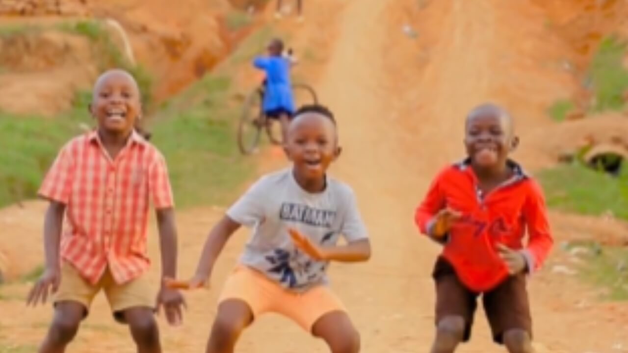 Three African Kids' Amazing Sync Dance On 'Calm Down' Is Going Viral; Internet Reacts 767081