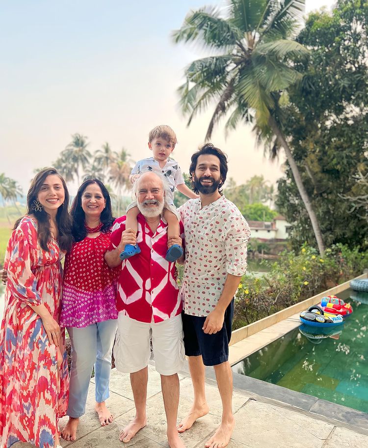 Trending: Nakuul Mehta's happy 'family moment' 778017