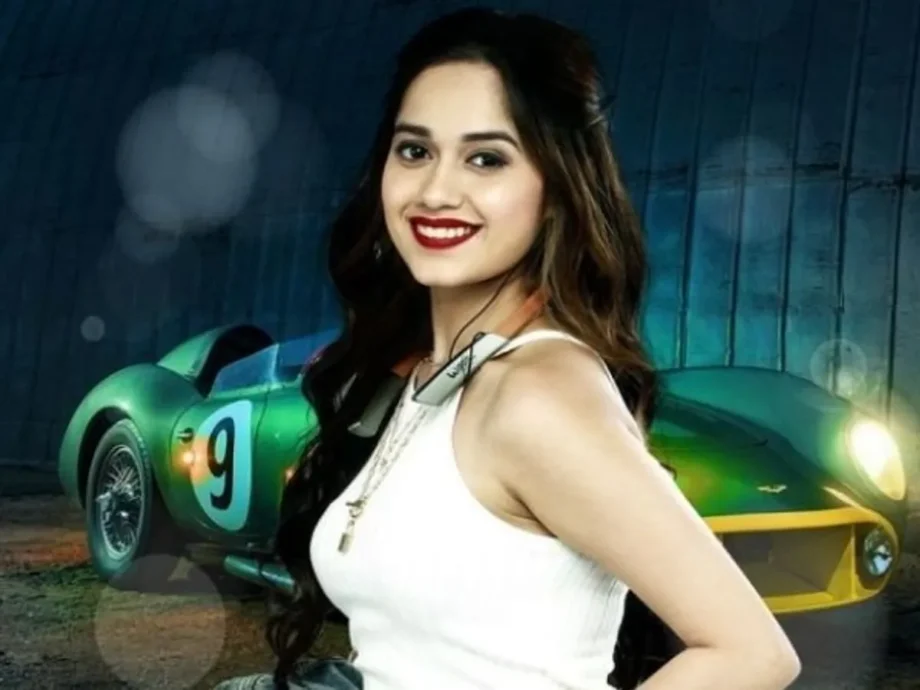 Want to ace perfect lipstick shade for a romantic date? Take inspiration from Jannat Zubair Rahmani 766439