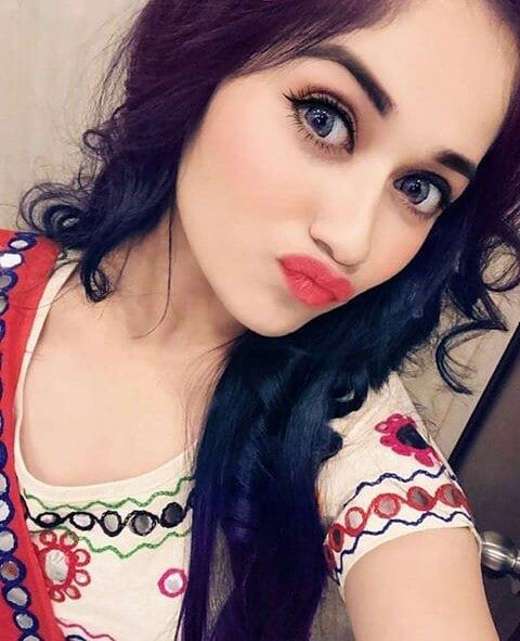 Want to ace perfect lipstick shade for a romantic date? Take inspiration from Jannat Zubair Rahmani 766442