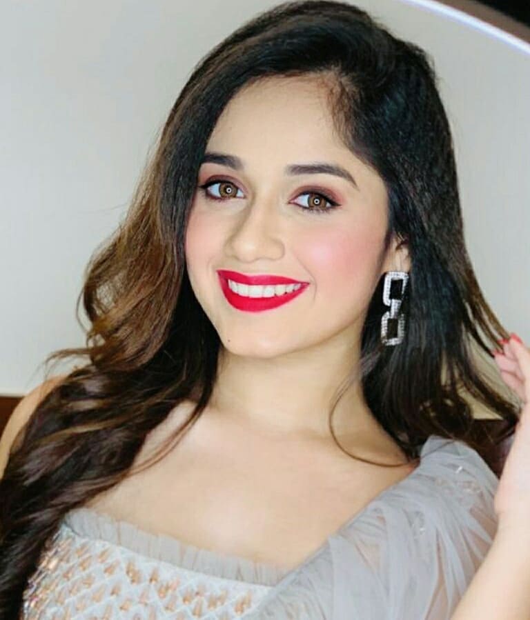 Want to ace perfect lipstick shade for a romantic date? Take inspiration from Jannat Zubair Rahmani 766443