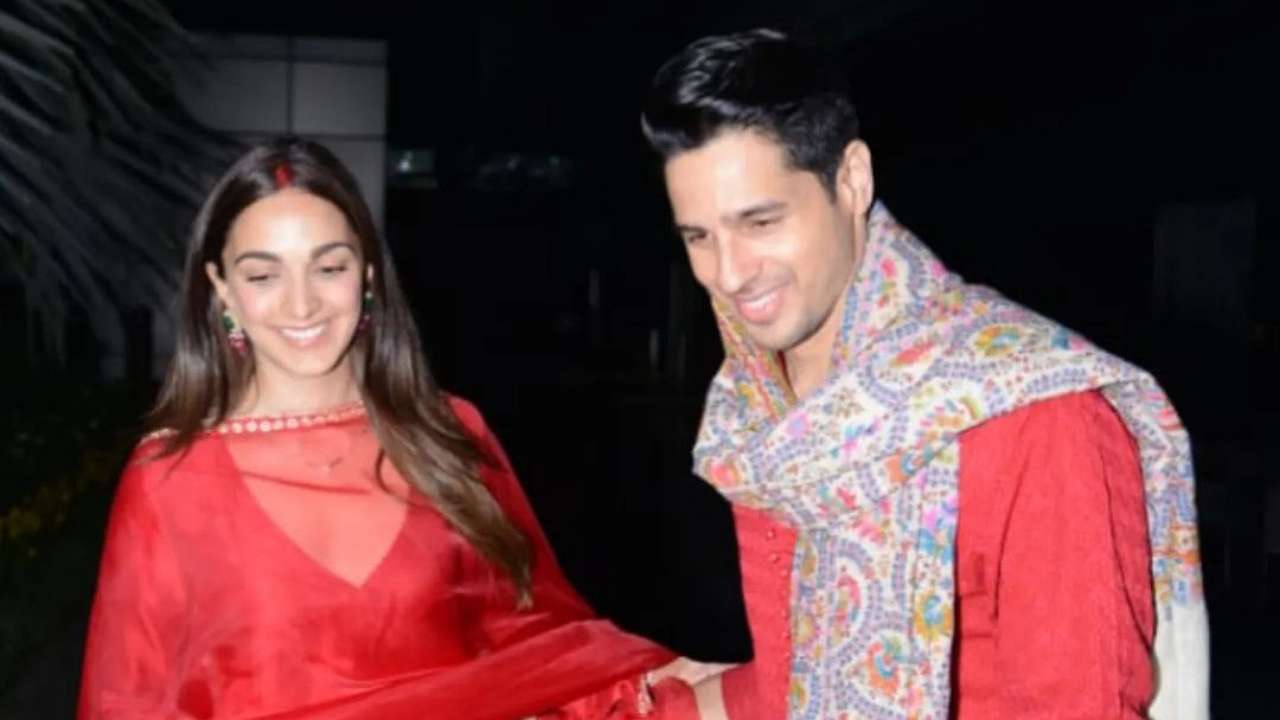 Watch: Sidharth Malhotra and Kiara Advani twin in red, distribute sweets after marriage 769468