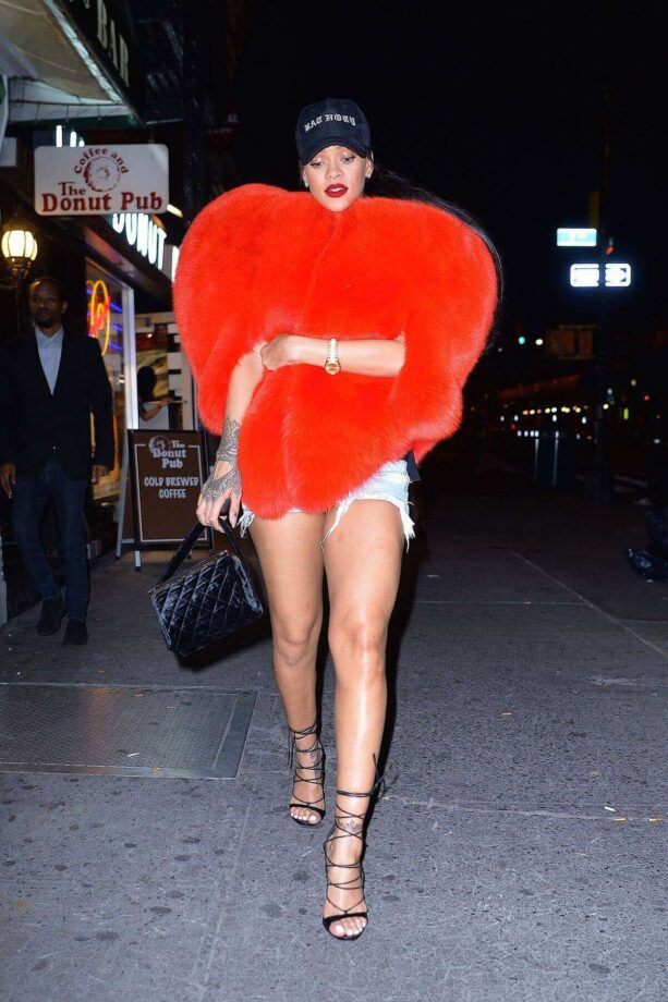 What is the Secret of Rihanna's Fashion? 770294