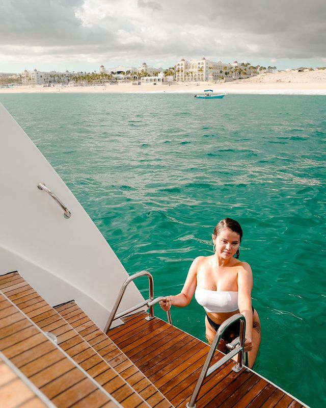A sneak peek into Selena Gomez’ vacation showdown 778559