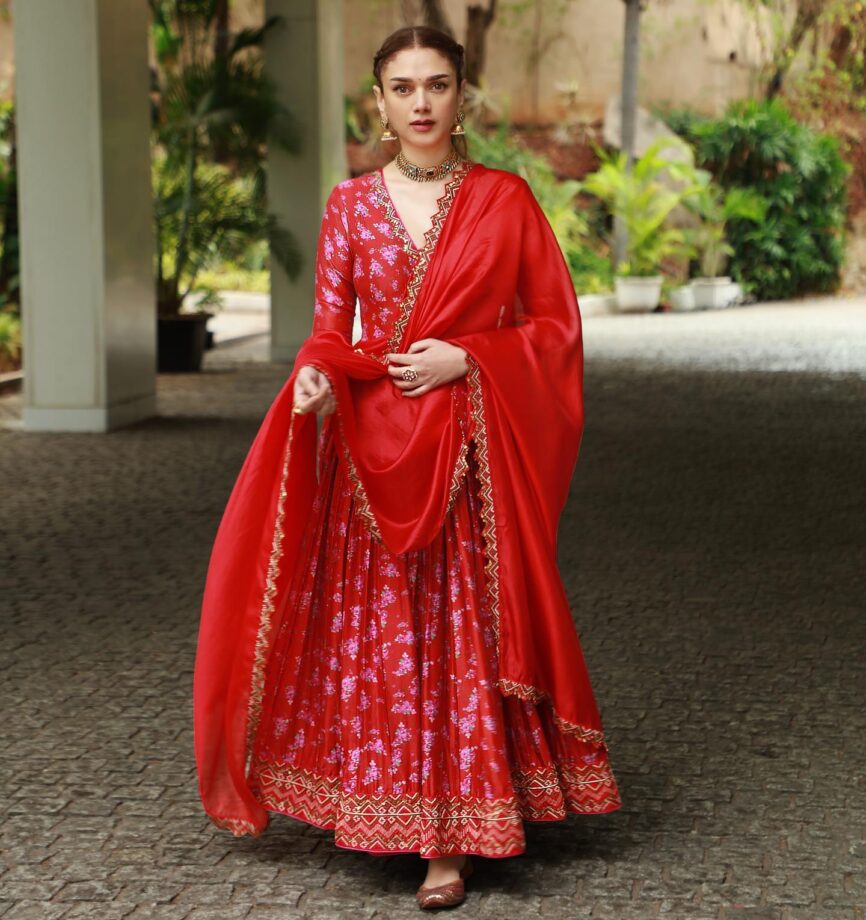 Aditi Rao Hydari exudes royalty in red embellished designer suit, see pics 787719