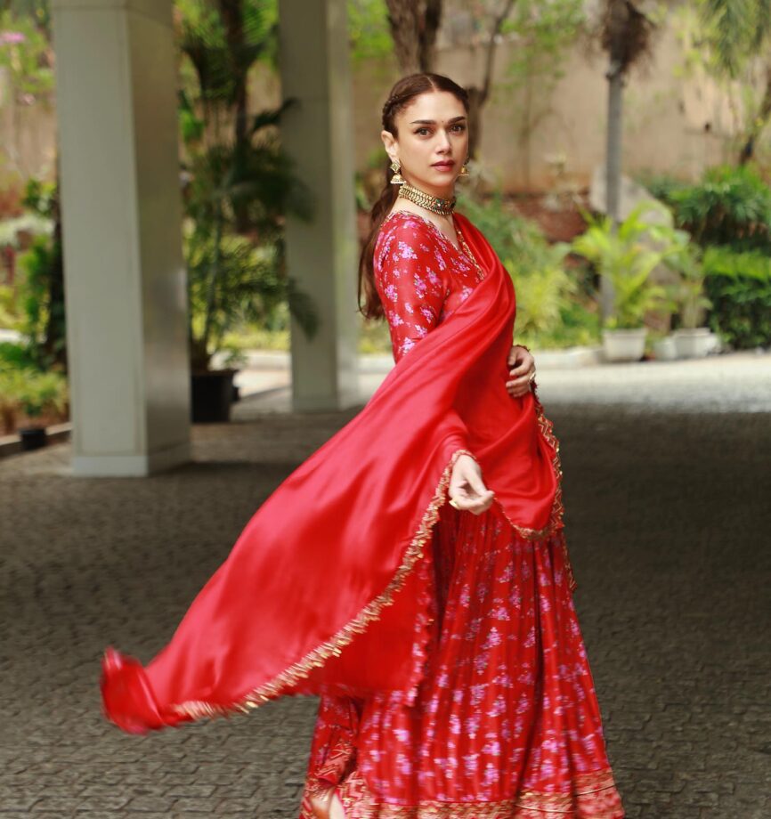Aditi Rao Hydari exudes royalty in red embellished designer suit, see pics 787720