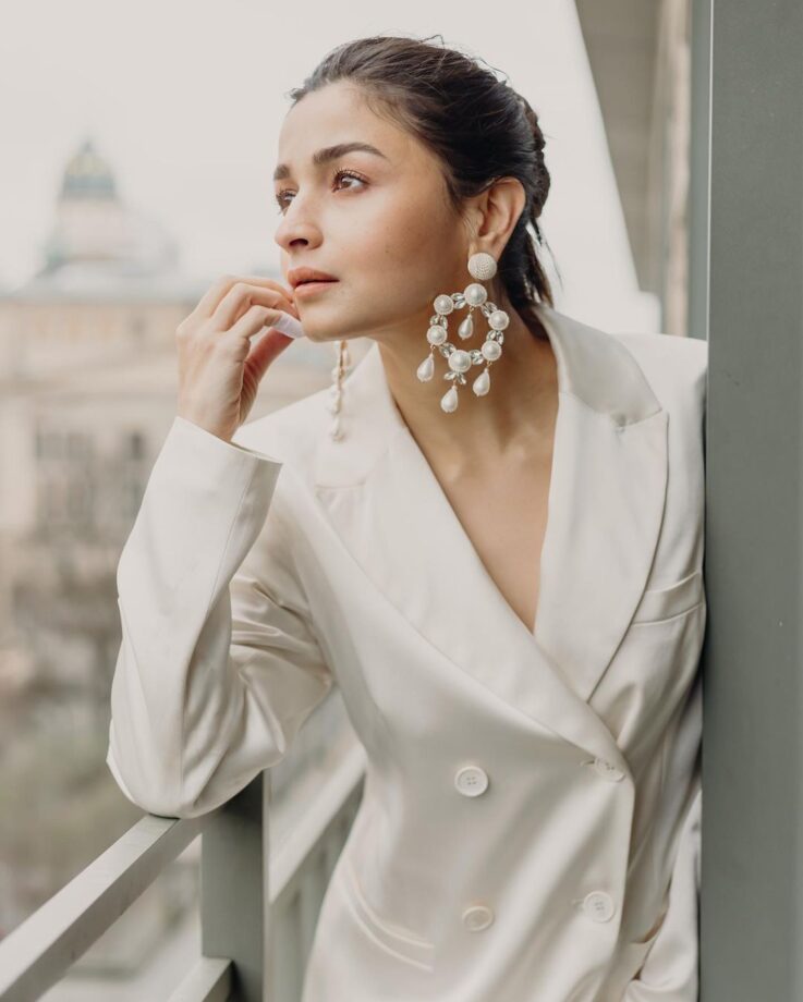 Alia Bhatt Is A Vision To Behold In White Blazer Outfits; See Pics 784787