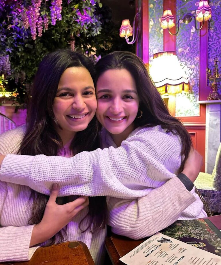 Alia Bhatt Shared A Picture Series Of Herself From London Vacation; Rhea Kapoor Loved It! 790239
