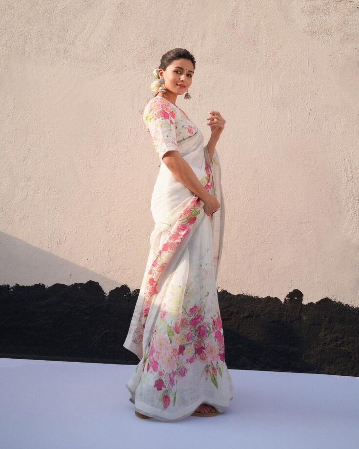Alia Bhatt's Quintessential Beauty In White Sarees 778741