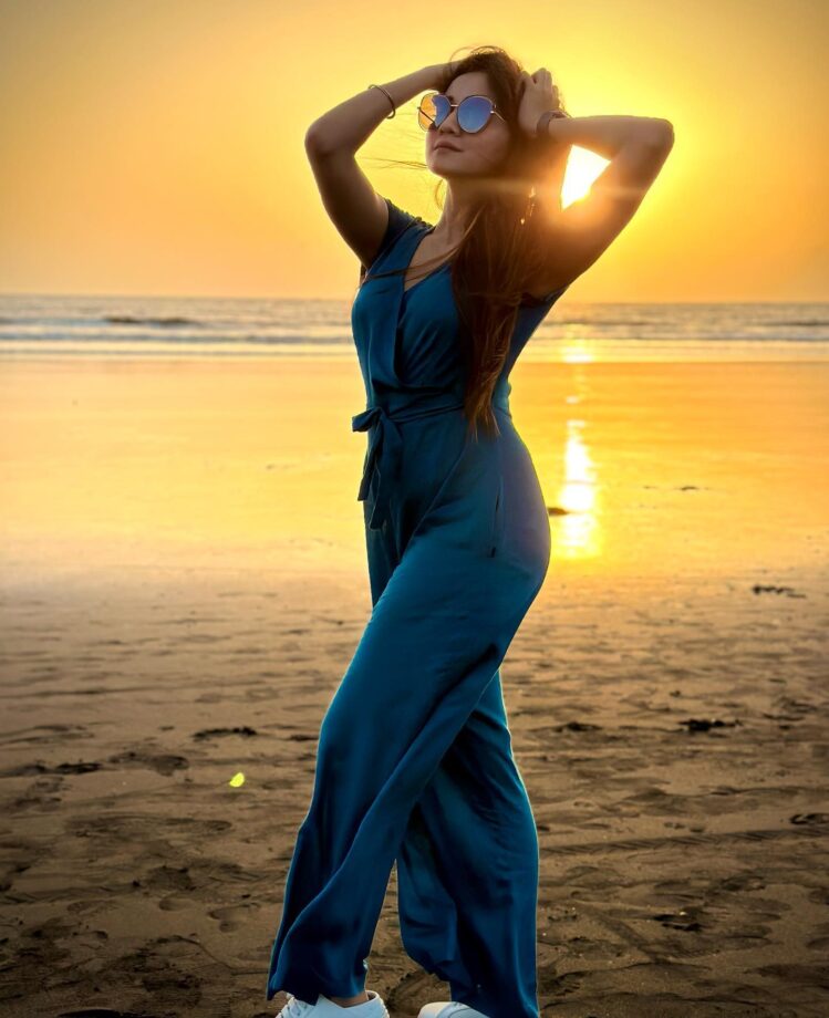 Ashi Singh looks majestic at the beach, Siddharth Nigam says ‘after watching…’ 789764