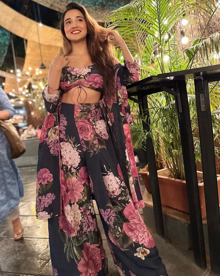Ashi Singh melts hearts in floral outfit, Ashnoor Kaur kills it in black outfit during dance trend 779577