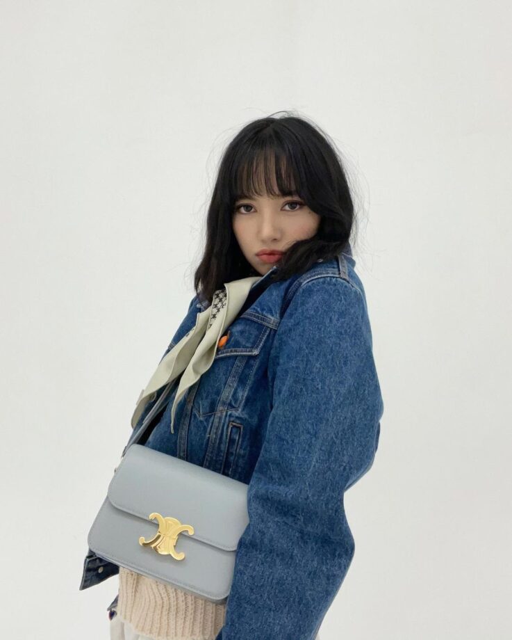 Blackpink Lisa's Giving Us A Major Style Goals In Monotone Bag Fashion 789384