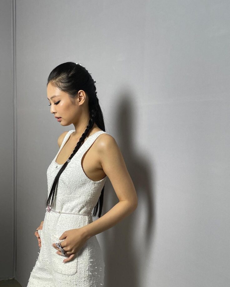 Blackpink's Jennie Stuns Her Fans In A Trendy White Jumpsuit Outfit; See Pics 781438