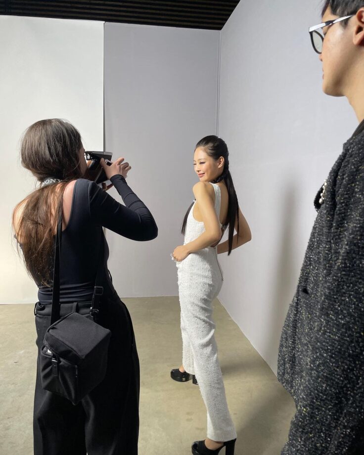 Blackpink's Jennie Stuns Her Fans In A Trendy White Jumpsuit Outfit; See Pics 781439