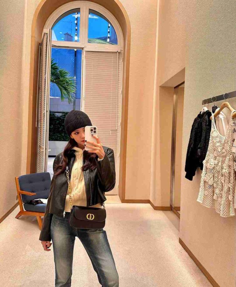 Blackpink's Jisoo Keeps It Casual In A Beige Sweatshirt With A Leather Jacket And Jeans 779713