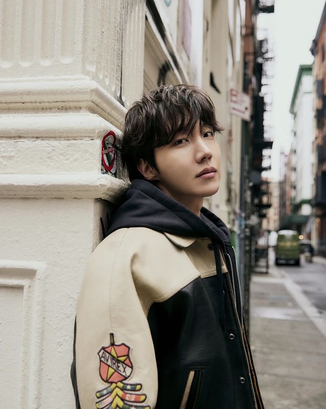 BTS J-Hope’s streetstyle prompts ultimate swag, see pics 779464