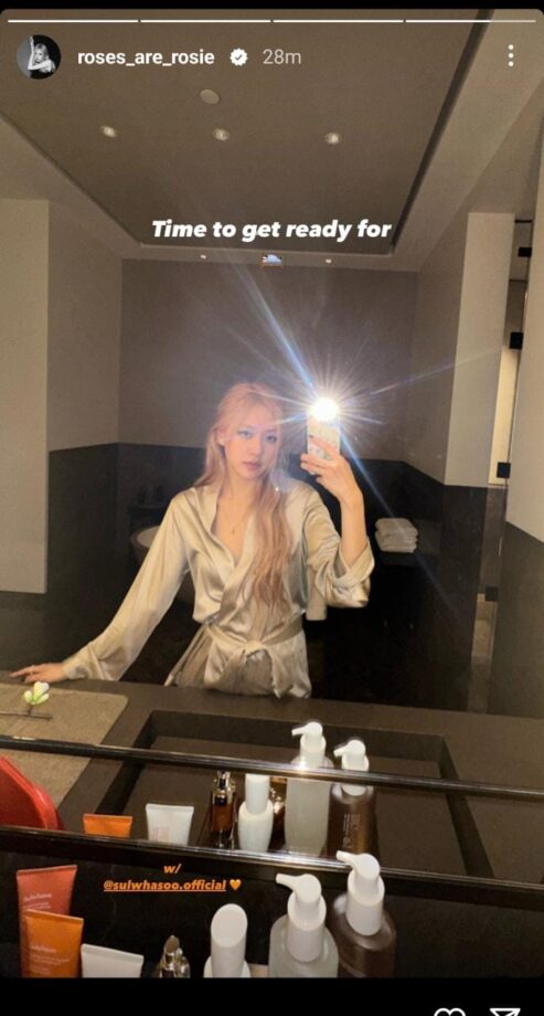 Check Out: Blackpink's Rosé Is Glitzy And Glamorous In A Beige Satin Bathrobe 791012