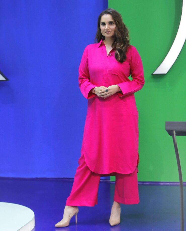 Check Out: Sania Mirza Nails The Monotone Fashion In Kurta Set 778825