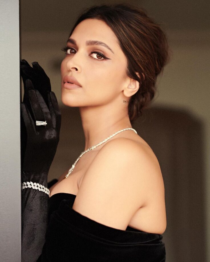 Deepika Padukone Looks Drop-Dead Gorgeous In A Black Gown At Oscar 2023 784276