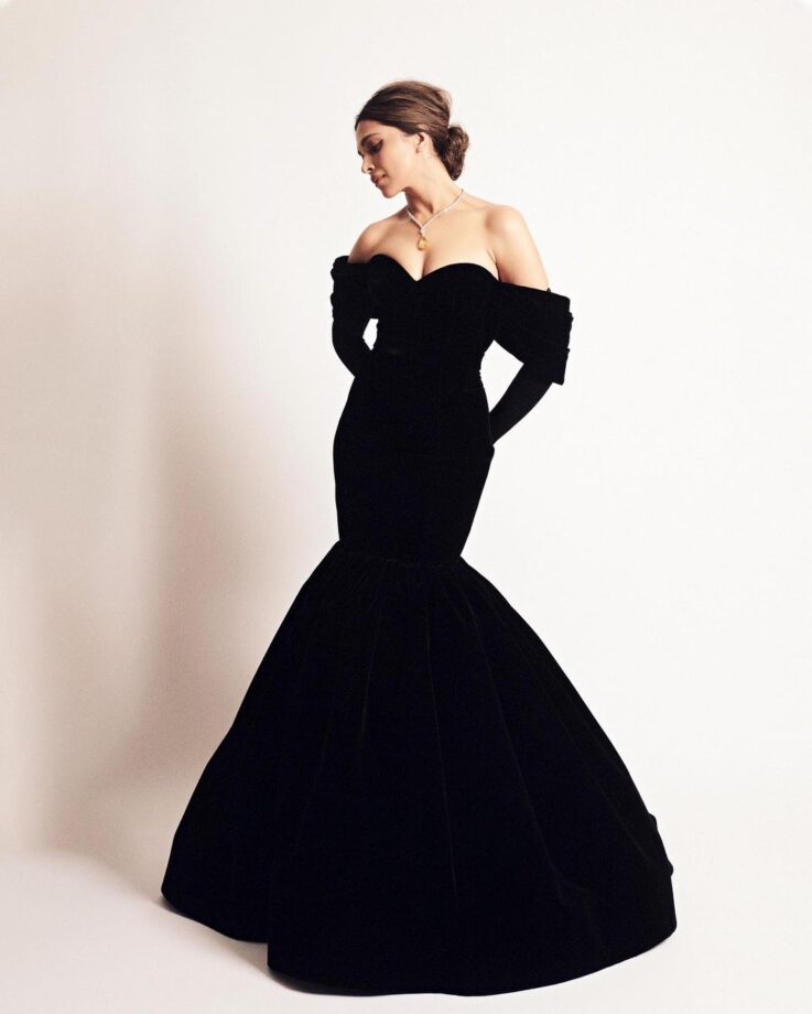 Deepika Padukone Looks Drop-Dead Gorgeous In A Black Gown At Oscar 2023 784274