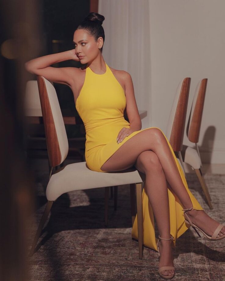 Esha Gupta is all about yellow sunflower vibes, check out sizzling snap 784554