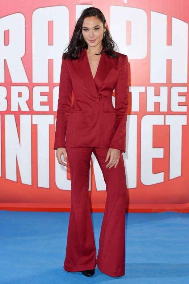 Fashion Battle: Anne Hathaway Or Margot Robbie Or Gal Gadot; Who Looked Better In Pantsuit Outfits? 787012
