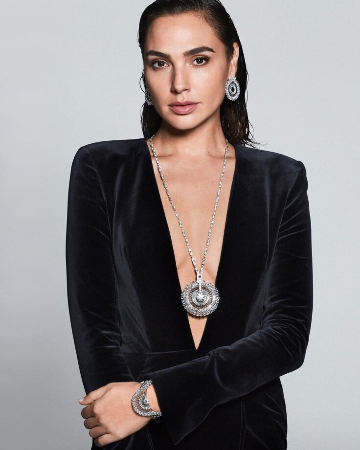 From Necklace To Bracelet: Gal Gadot's Classy And Elegant Diamond Jewellery Collections! 789433