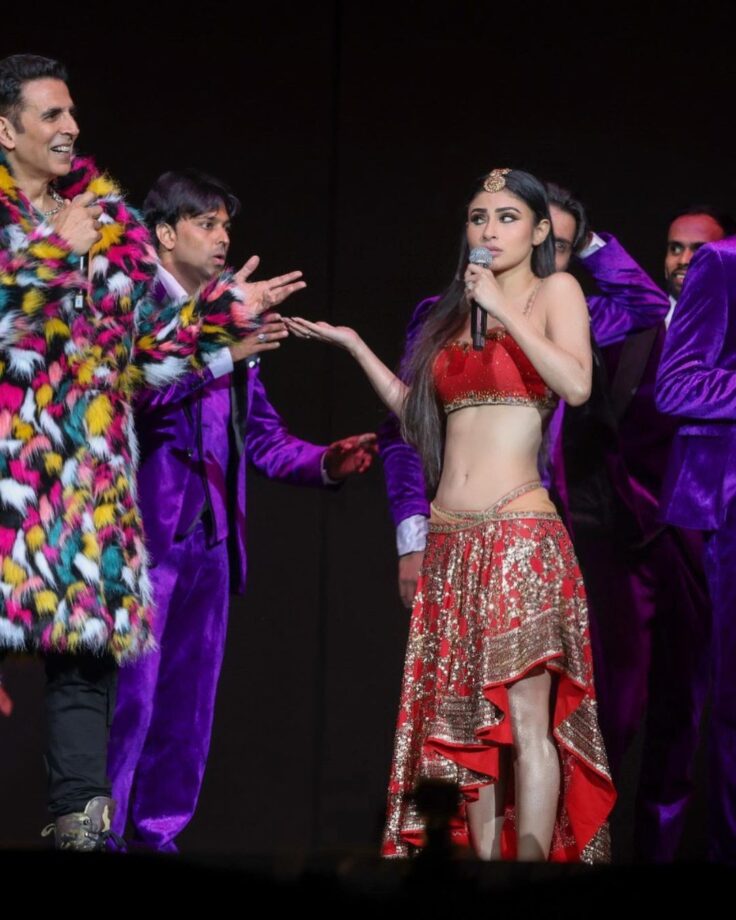 In Pics: Mouni Roy shares candid moments with Akshay Kumar from Atlanta show 780654