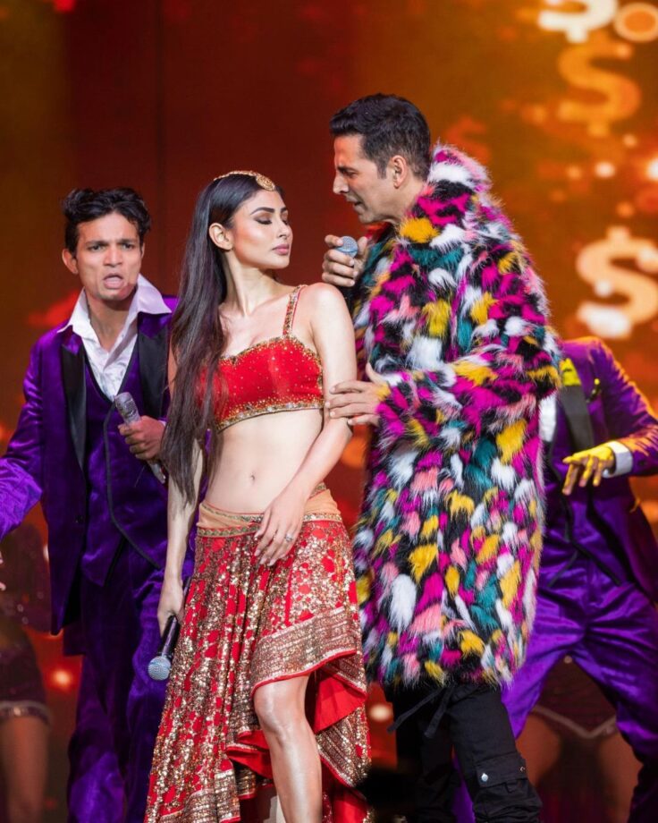In Pics: Mouni Roy shares candid moments with Akshay Kumar from Atlanta show 780655
