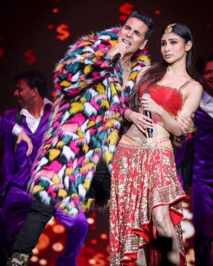 In Pics: Mouni Roy shares candid moments with Akshay Kumar from Atlanta show 780657