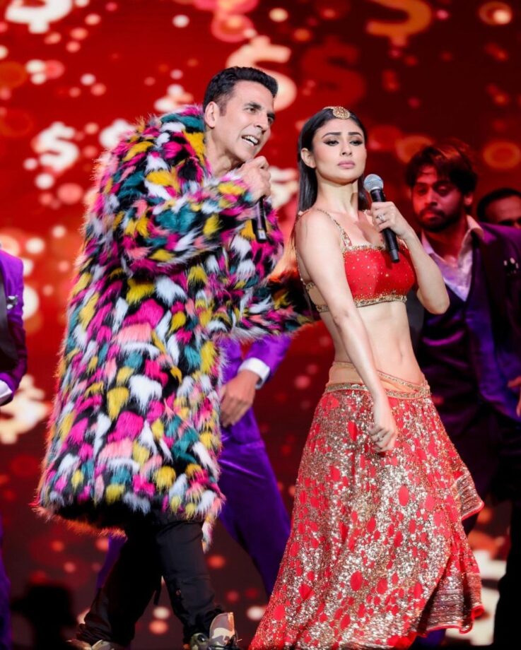 In Pics: Mouni Roy shares candid moments with Akshay Kumar from Atlanta show 780652