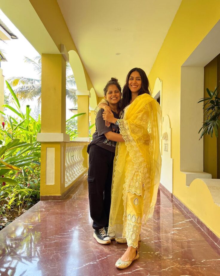 In Pics: Mrunal Thakur Having A Blast With Her Siblings Says, 'Hello Sisters' 782492