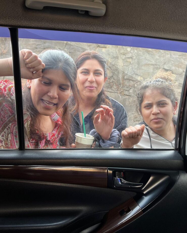 In Pics: Mrunal Thakur Having A Blast With Her Siblings Says, 'Hello Sisters' 782489