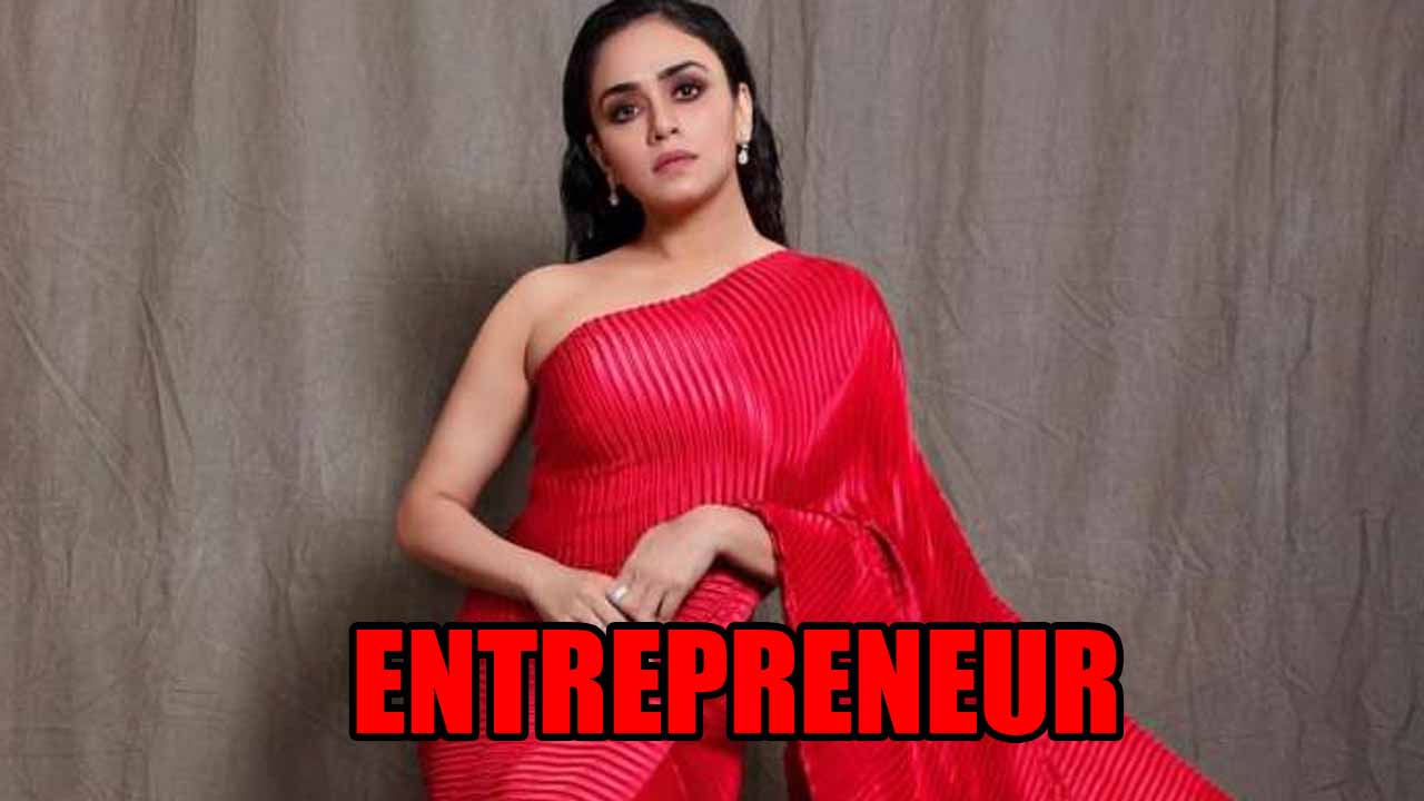 Is Amruta Khanvilkar an entrepreneur? 784287