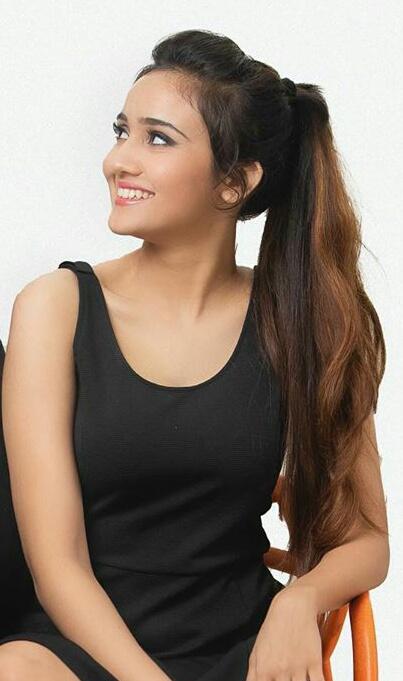 Jannat Zubair Vs. Ashi Singh, Soaring Hotness In Black Dress 783718