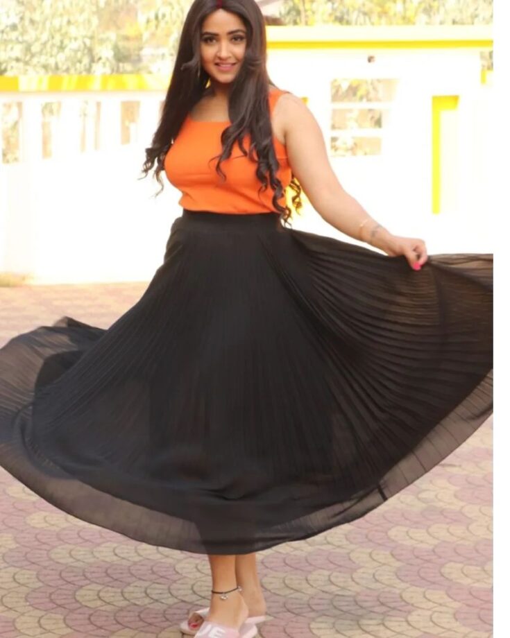 Kajal Raghwani shines bright in orange tank top and black skirt, see pics - 0