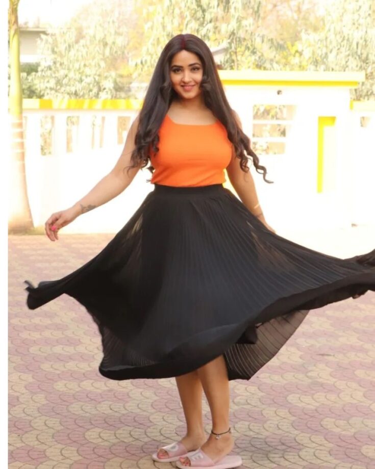 Kajal Raghwani shines bright in orange tank top and black skirt, see pics - 1