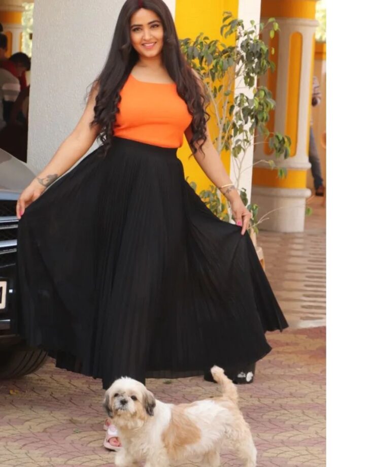 Kajal Raghwani shines bright in orange tank top and black skirt, see pics - 3