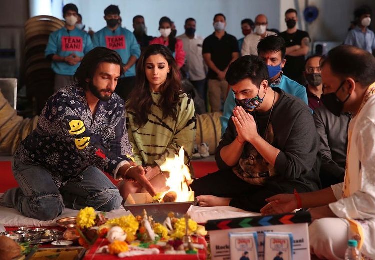 Karan Johar pens emotional note after wrapping up shoot of 'Rocky Aur Rani Ki Prem Kahani' 784575