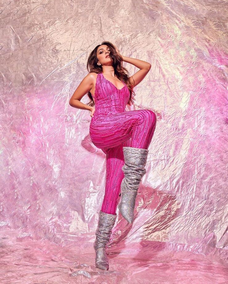 Kiara Advani is ultimate sizzler in pink shimmery dress, fans love silver knee-length boot style 780729
