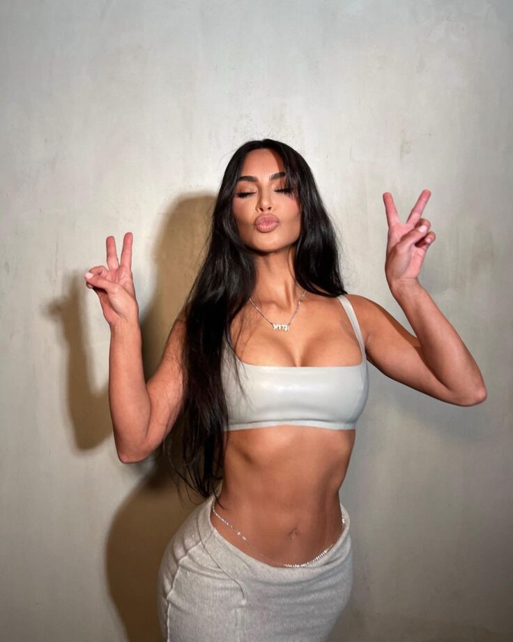 Kim Kardashian Flaunts Her Hot Hourglass Figure In A White Latex Bralette With Skirt 782323