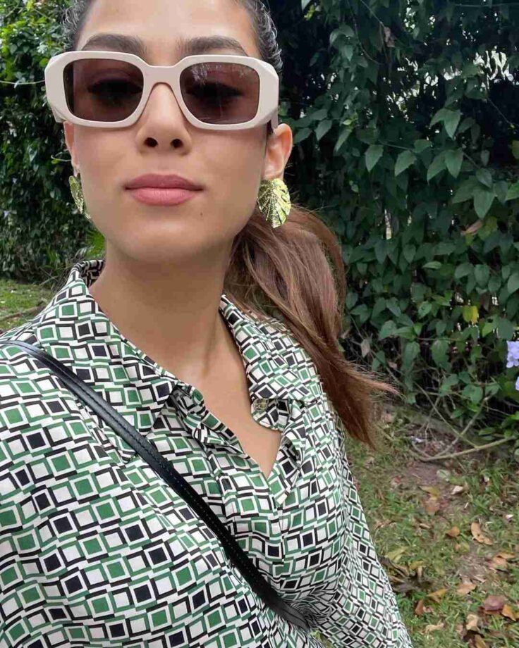 Mira Rajput Enjoys Beautiful View Of Black And White House In Singapore 785446