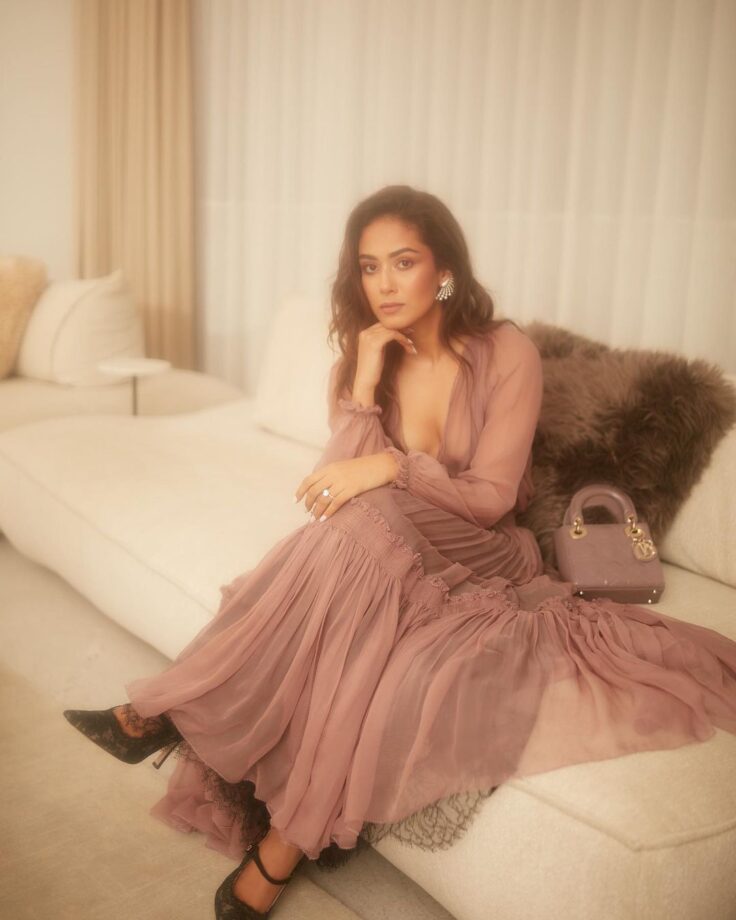 Mira Rajput Goes Easy-Breezy In A Burgundy Coloured Maxi Dress, Ananya Panday Calls Her Amazing! 791492