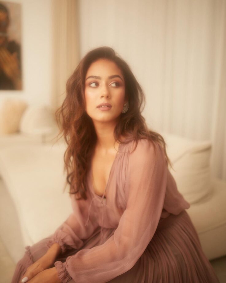 Mira Rajput Goes Easy-Breezy In A Burgundy Coloured Maxi Dress, Ananya Panday Calls Her Amazing! 791493
