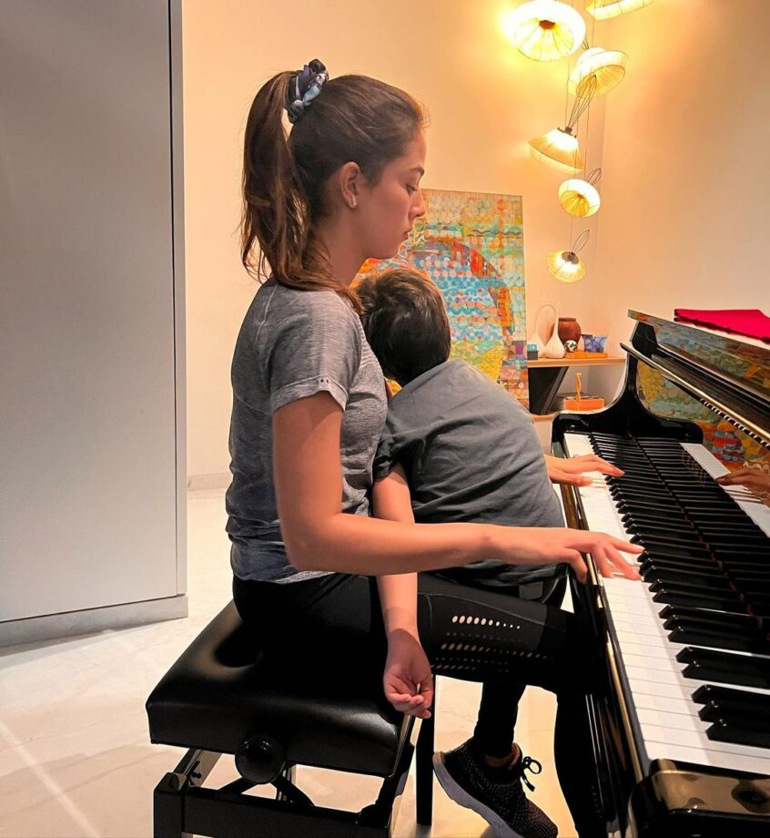 Mira Rajput Soothes Her Son Zain By Playing Melodious Piano; Ananya Panday Loved It! 790020