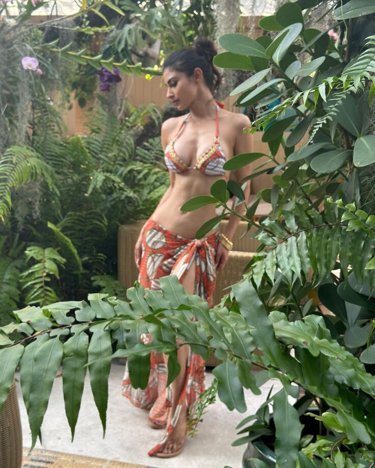Mouni Roy amps up her chic quotient in boho bikini 786119