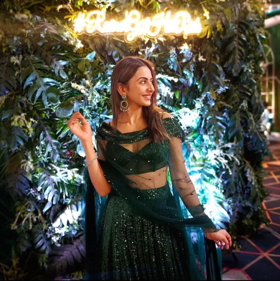 Naach Gaana: Rakul Preet Singh attends family wedding in green shimmery transparent lehenga, check out 789223
