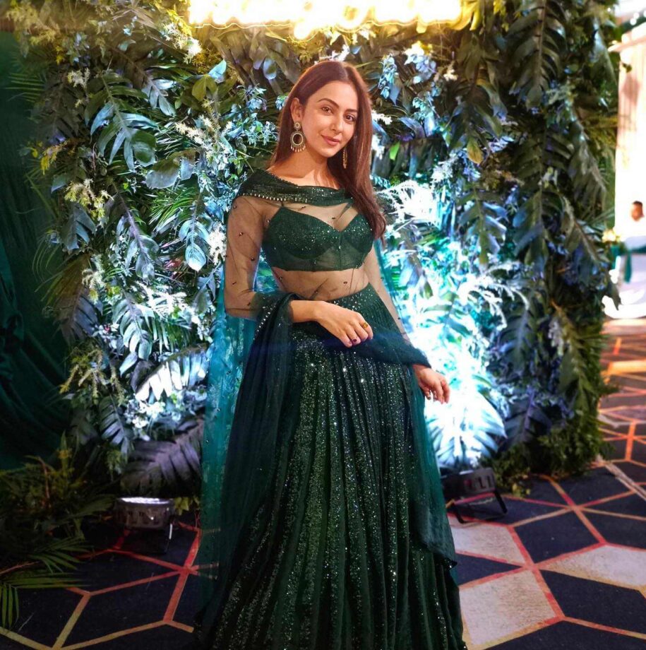 Naach Gaana: Rakul Preet Singh attends family wedding in green shimmery transparent lehenga, check out 789220