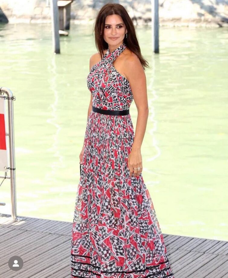 Penélope Cruz Shows Her Fashion Game In Halter-Neck Outfits, See Pics 781036